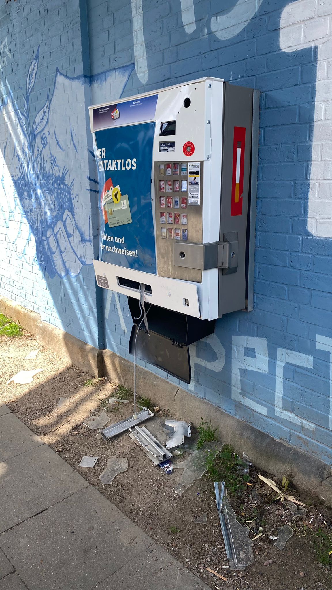 Mal wieder Zigarettenautomat zerstört