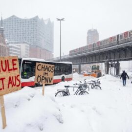 Schnee und Eis haben Hamburg fest im Griff – Schule fällt aus Schnee und Eis haben Hamburg fest im Griff – Schule fällt aus